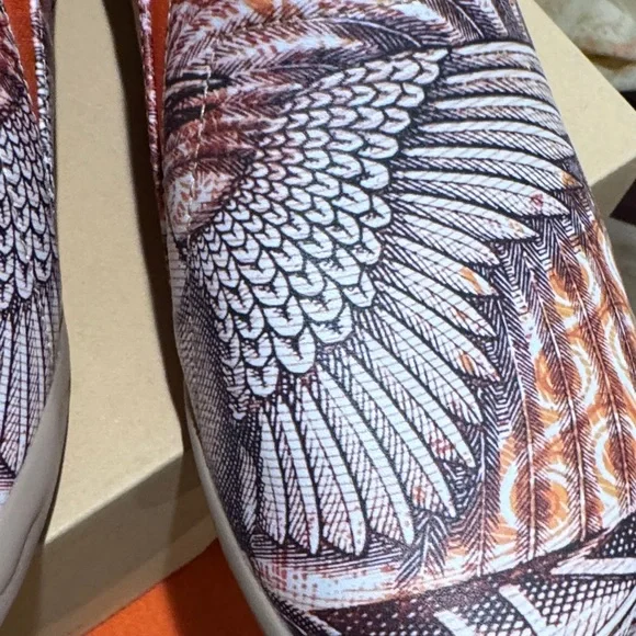 UIN Women's Slip-On Sneakers with Bird Art in Orange and Black - Picture 4 of 5